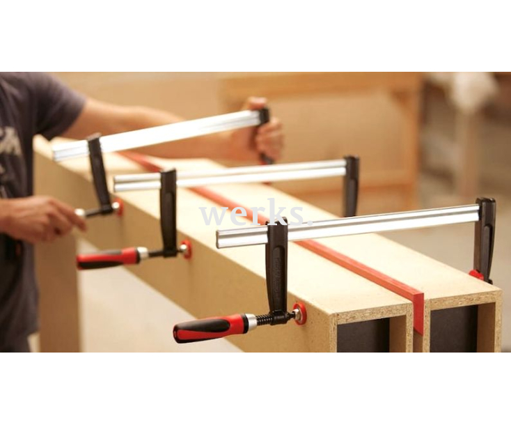 Струбцина TPN Bessey из ковкого чугуна с деревянной рукояткой BE-TPN60S12BE