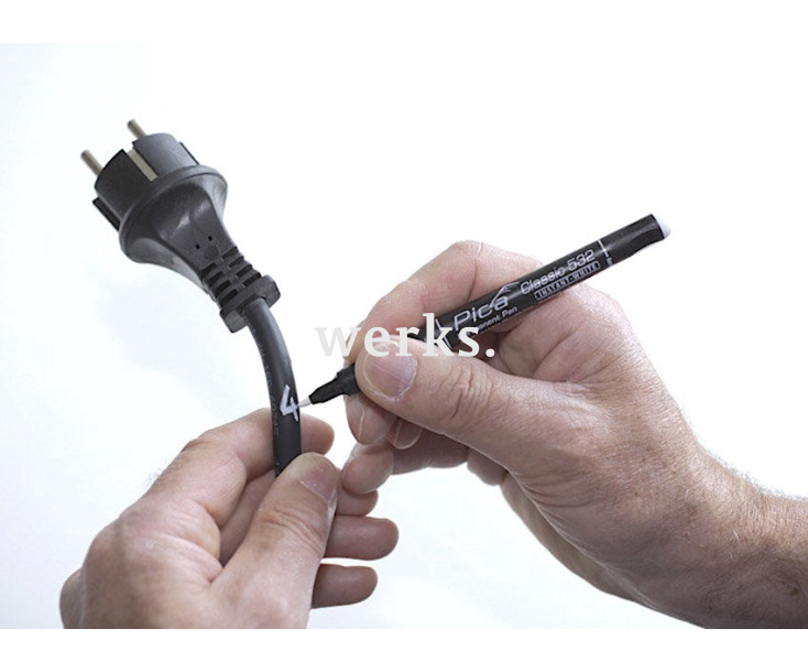 Маркер Classic INSTANT WHITE белый Pica 532/52