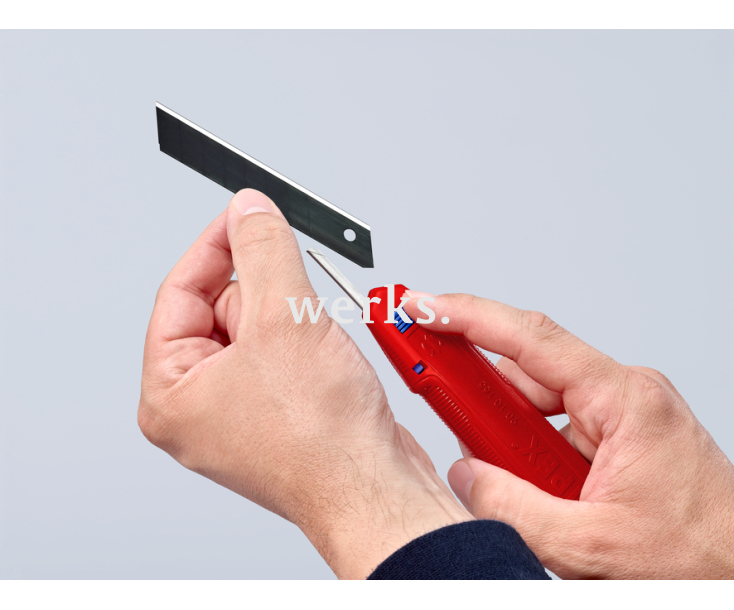 Универсальный нож Knipex CutiX для сменных лезвий 18 мм KN-9010165BK