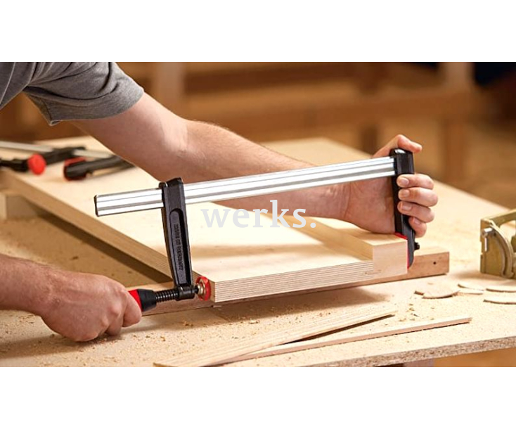 Струбцина TPN Bessey из ковкого чугуна с деревянной рукояткой BE-TPN60S12BE