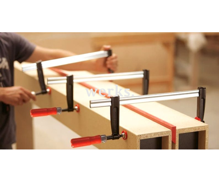 Струбцина TKPN Bessey из ковкого чугуна с деревянной рукояткой BE-TKPN200BE