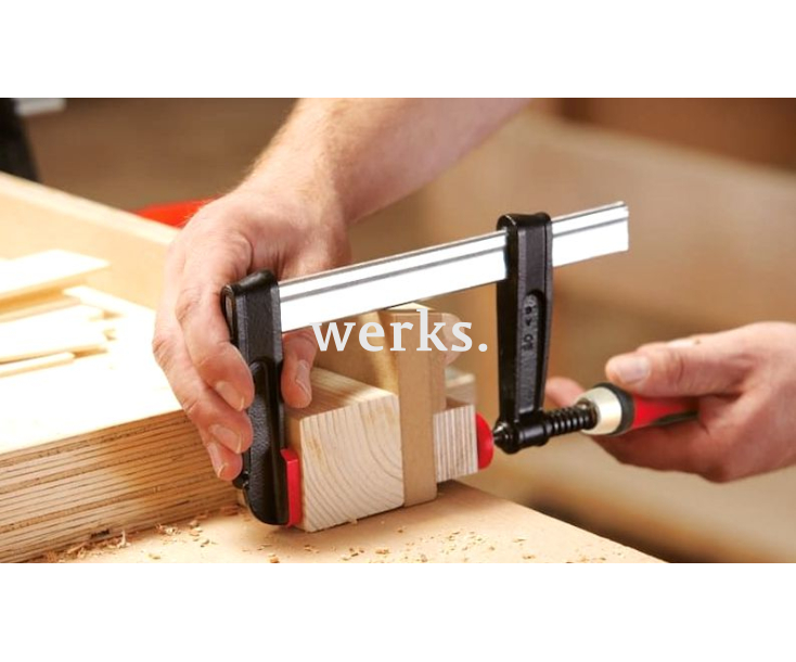 Струбцина TPN Bessey из ковкого чугуна с деревянной рукояткой BE-TPN60S12BE