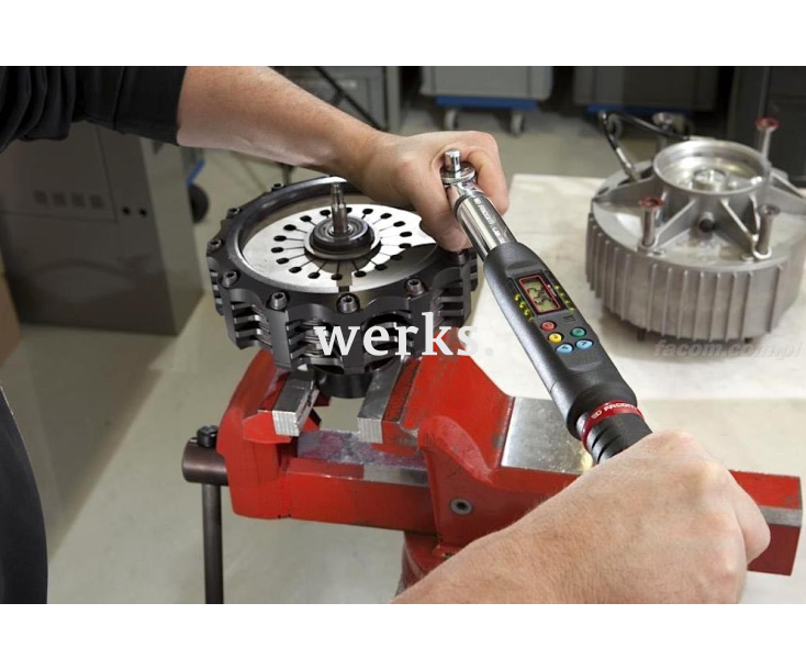 Ключ динамометрический 17-340 Нм электронный с трещоткой Facom E.306A340S