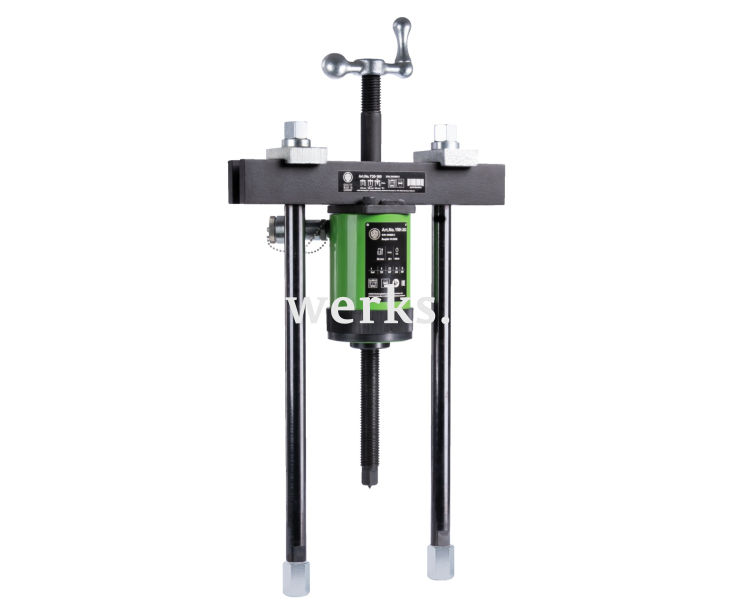 Съёмное приспособление с гидроцилиндром с полым поршнем  для привода от насоса KUKKO Y38-180