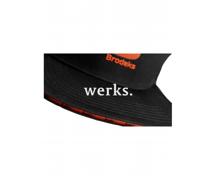 Бейсболка Brodeks KM131 красный