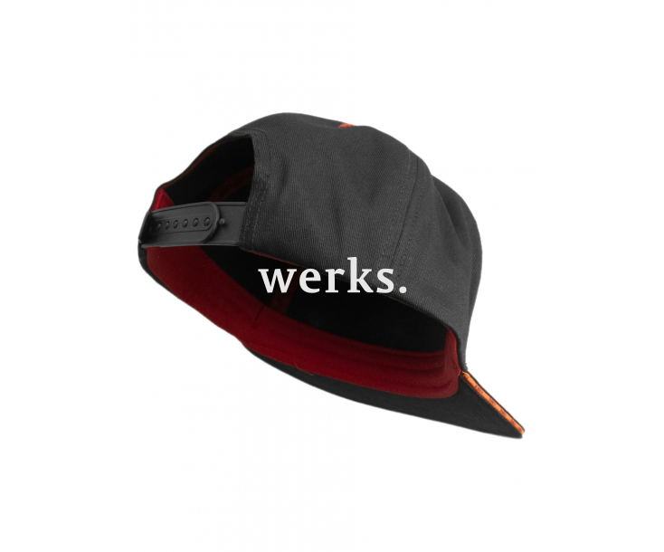 Бейсболка Brodeks KM131 красный