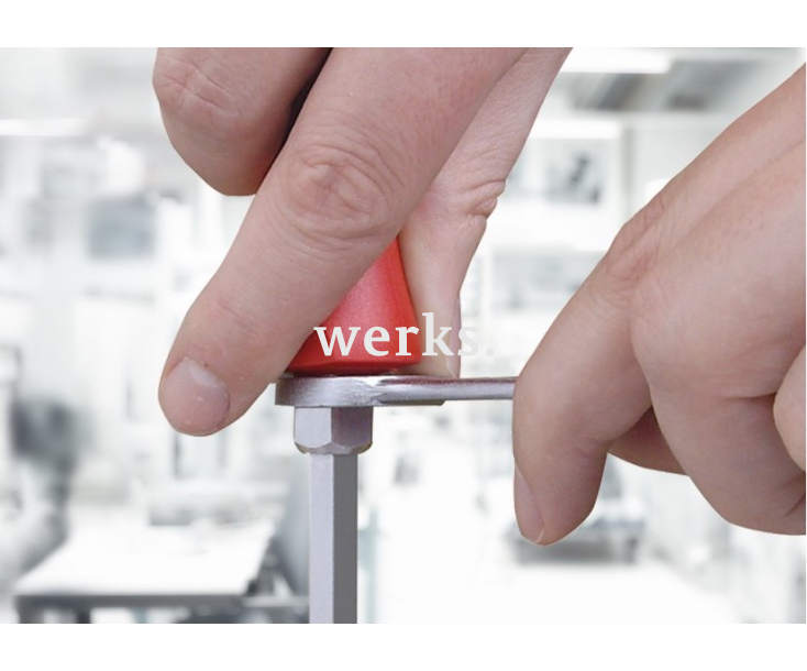 Отвертка Wiha MicroFinish 5533 29137 10,0 x 175 шлицевая с шестигранным жалом